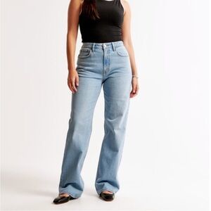 Abercrombie and Fitch 90's Relaxed High Rise Curve Love Light Wash Blue Sz 33L
